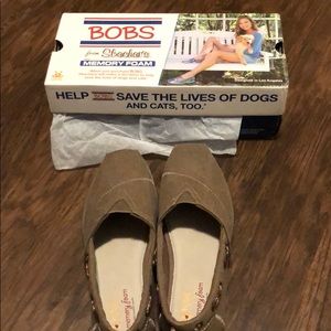 Brand new Bobs size 9 shoe.